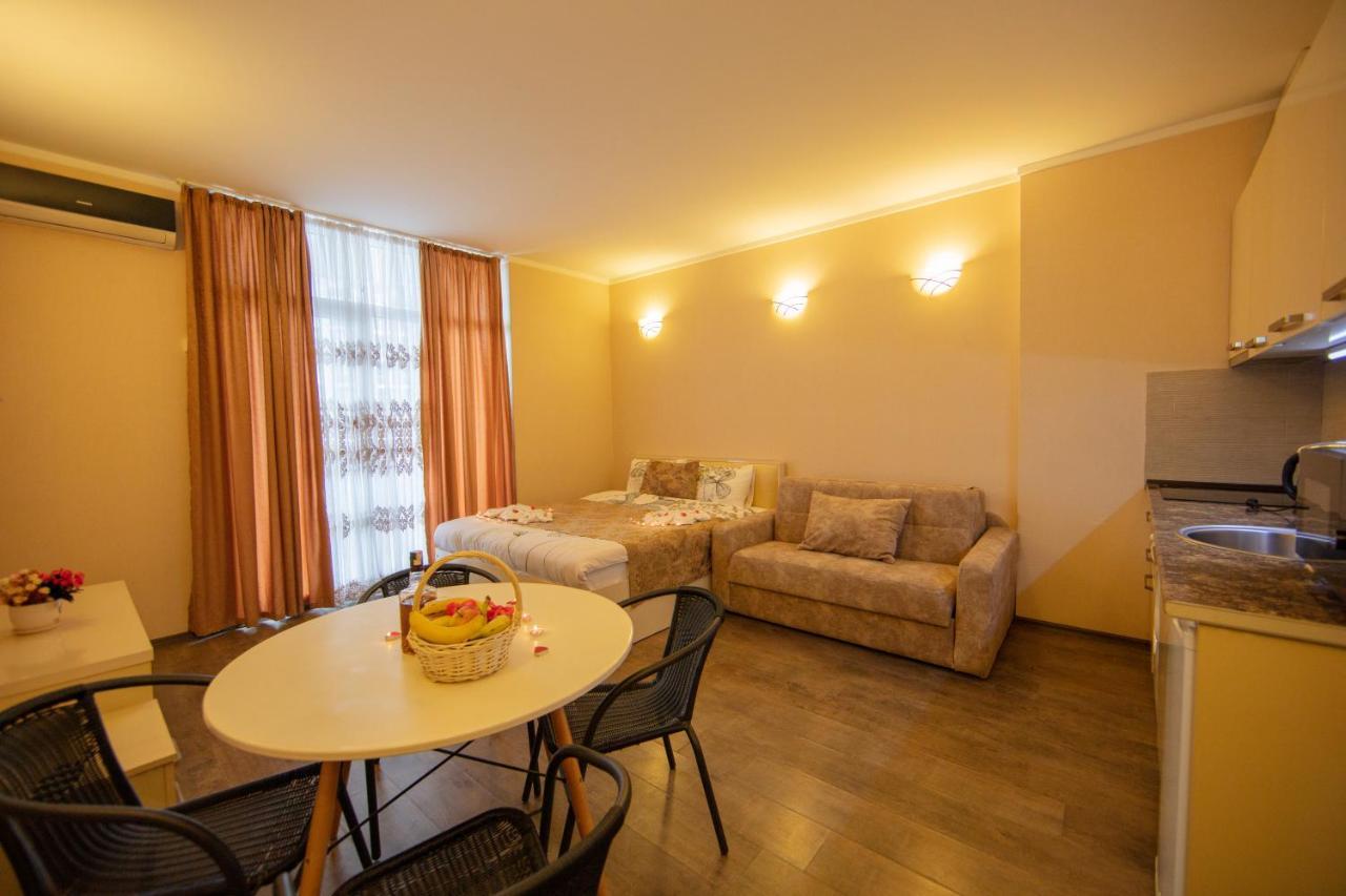 Tower Apartments Батуми Экстерьер фото